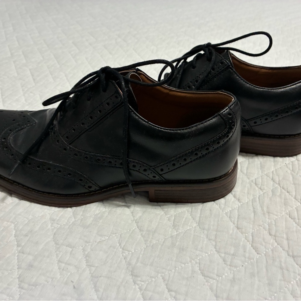 Classic Black Leather Men's Dress Shoes. Dockers.